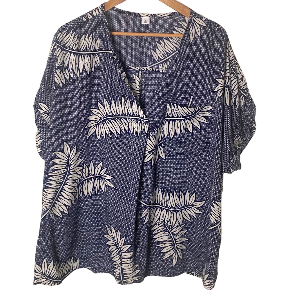 Old Navy XL Blue and White Tropical Print Split Neck Pullover Tunic Blouse